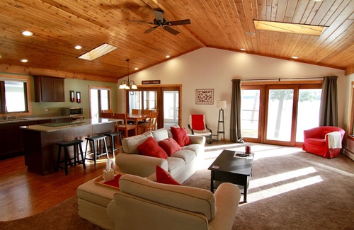 Crandon House | Relaxing Lakefront Retreat With Spectacular Views of Lake Metonga