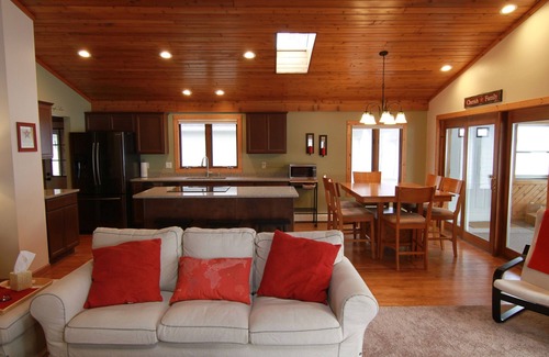 Crandon House | Relaxing Lakefront Retreat With Spectacular Views of Lake Metonga