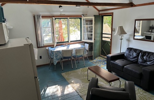 Lakefield Cottage | Relaxing Lucky Dog Cottage Retreat at the Lake Edge Cottages!