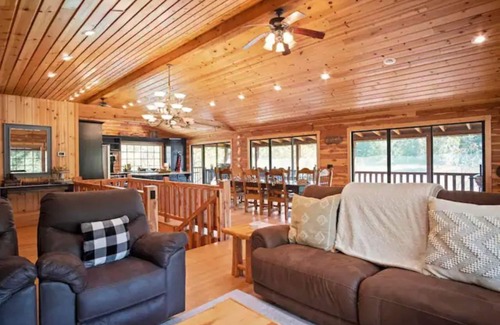 Dora Cabin | Relaxing North Fork River Paradise with Wi-Fi!