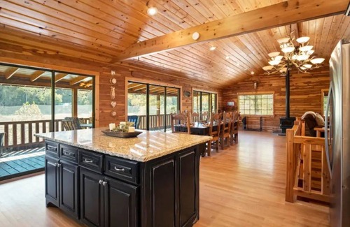 Dora Cabin | Relaxing North Fork River Paradise with Wi-Fi!