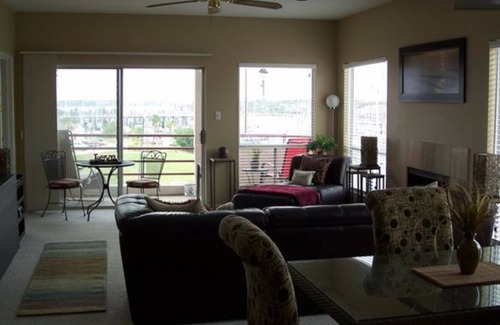 Clear Lake Shores Condo | Relaxing & Peaceful Coastal Living *PANORAMIC LAKEVIEW* Kemah Boardwalk, 1 mile