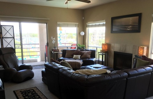 Clear Lake Shores Condo | Relaxing & Peaceful Coastal Living *PANORAMIC LAKEVIEW* Kemah Boardwalk, 1 mile