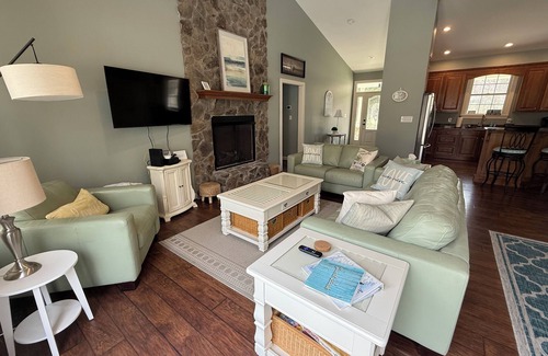 Kinsale House | Relaxing Private Riverfront Retreat with Beach and Private Dock