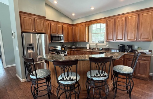 Kinsale House | Relaxing Private Riverfront Retreat with Beach and Private Dock
