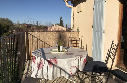 Villes-sur-Auzon Apartment | Relaxing Provence retreat - hike, bike or just drink wine in the sun