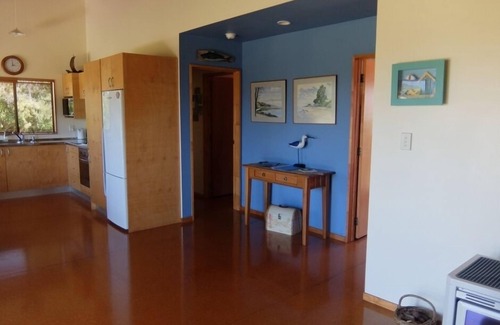 Matarangi House | Relaxing Reserve Retreat