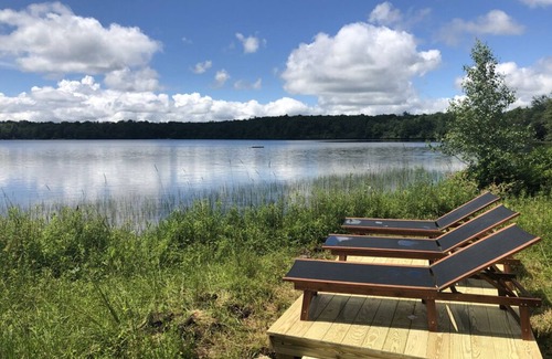 Livingston Manor Ski Chalet | Relaxing retreat - Lake - HotTub - Firepit - Gameroom - Pet Friendly - sleeps 10