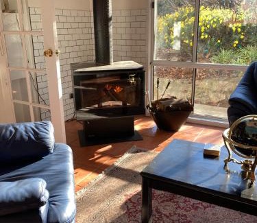 Beechworth House | Relaxing Retreat, 900m walk to shops & restaurants