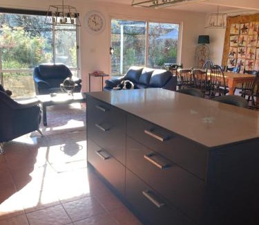 Beechworth House | Relaxing Retreat, 900m walk to shops & restaurants