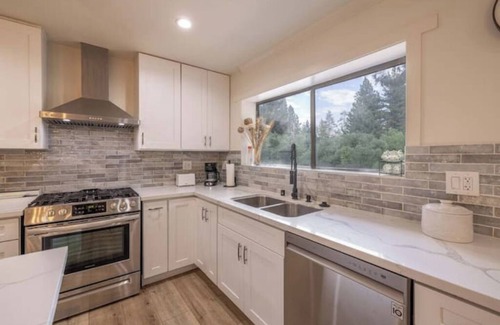 The Village House | Relaxing retreat at Big Bear Lake very close to amenities at The Village.