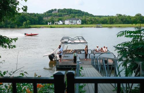 Bellevue House | Relaxing Riverfront Family Escape w Private Dock