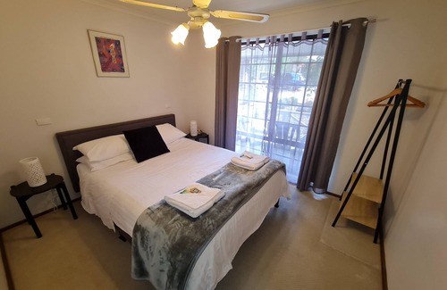 Lyndoch Bed & Breakfast | Relaxing self contained cottage with everything you need - Sleeps up to 6.