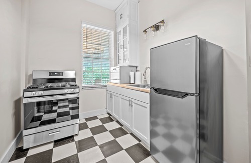 St. Charles Apartment | Relaxing South Main Apartment with Modern Comforts