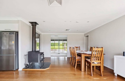Oakville Apartment | Relaxing, Spacious 3BR Getaway Retreat