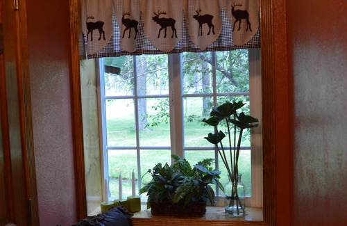 Darby Cabin | Relaxing, spacious cabin w/hot tub and Starlink's high-speed internet service