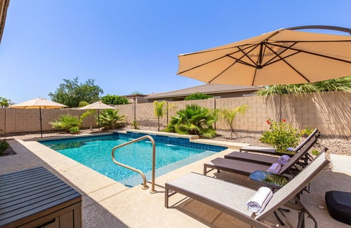 Surprise Farms House | Relaxing stay with FREE heated pool! The Rimrock Retreat