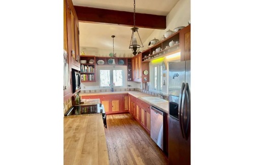 Sherman House | Relaxing summer getaway with sunset views near lake