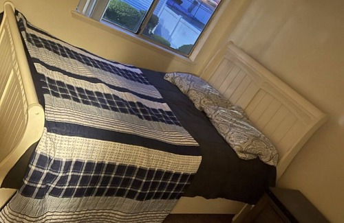 Parkland Apartment | Relaxing two bed room apt near steilacoom park