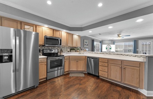 Table Rock Condo | Relaxing Walk-In Condo Community Pool Pet Friendly