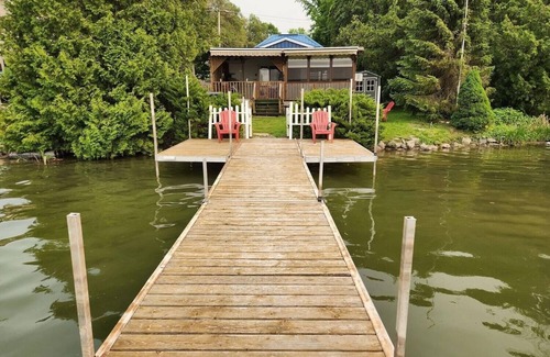 Janetville Cottage | Relaxing waterfront cottage on Lake Scugog ,beautiful Sunset, hot tub w Game Rm