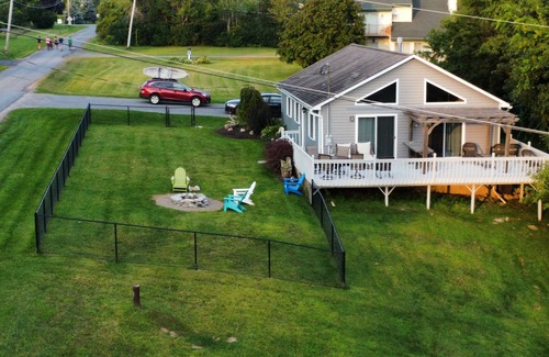 Frontenac House | Relaxing Year round Home. Available twelve months a year. Pets considered.