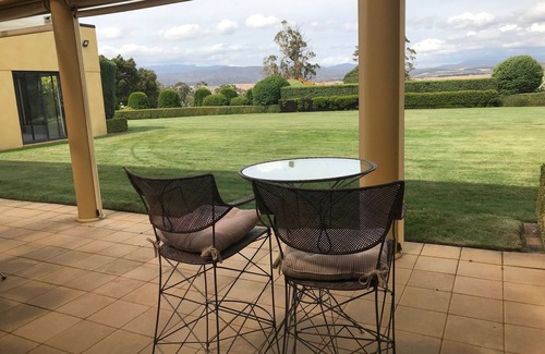 Relbia Villa | Relbia Retreat - Luxury Villa mins to Launceston