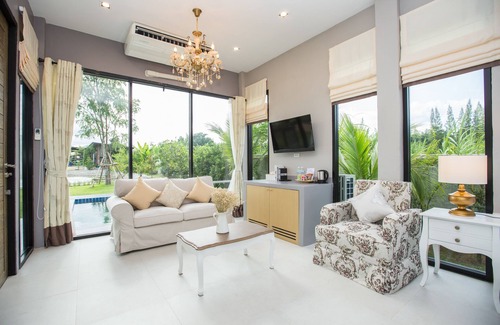 Suan Phueng Hotel | Release Pool Villa Resort