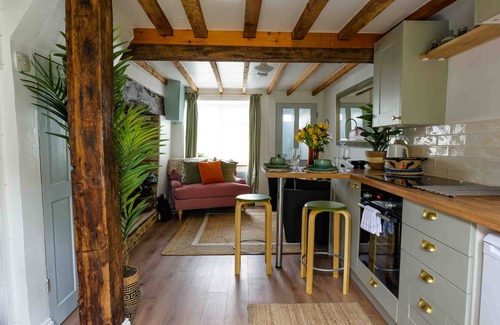 South Leigh Cottage | Remarkable 1-Bed Cotswolds Cottage in Finstock