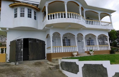 Moore Town Villa | Remarkable 2-Bed Villa in Fair Prospect Sea View