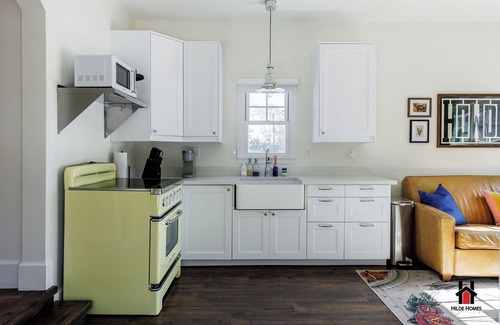West Second Street Historic District House | Remodeled 1920s Bungalow & Retro Casita