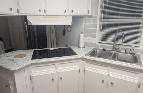 Hollywood Estates Of Canova Park House | Remodeled 2-bedroom home with WiFi, patio in West Melbourne
