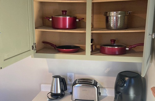 Clifton Apartment | Remodeled 2-bedroom apartment in Clifton WiFi, AC near UC and Hospitals