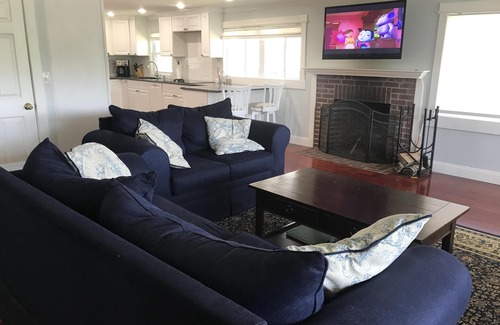 Kingston House | Remodeled 4 BR Waterfront Home w/Dock & Ocean Access Near Duxbury & Plymouth