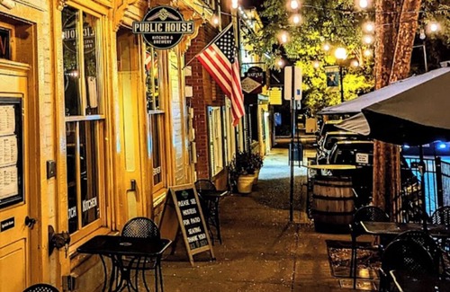 Manassas Apartment | Remodeled apt in the heart of old town Manassas. Near pubs/restaurants/shops/VRE