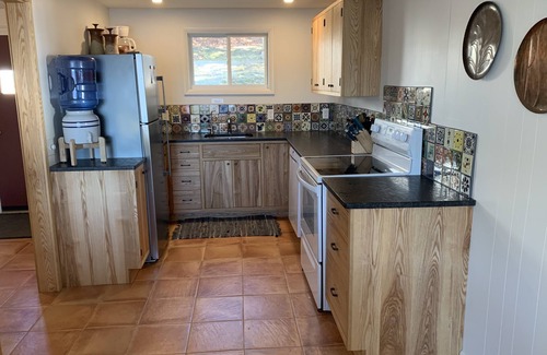 King Ferry Cottage | Remodeled Cayuga Lake Cottage - nice yard & waterfront, near Treleaven winery