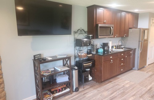 Bartlett Condo | Remodeled Condo| Mins to attractions| Nordic Village Amenities