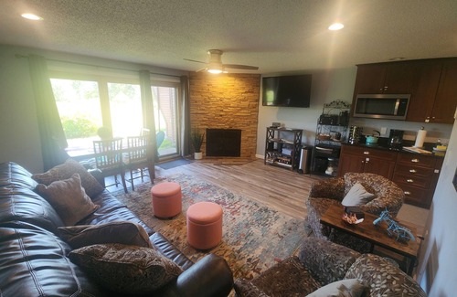 Bartlett Condo | Remodeled Condo| Mins to attractions| Nordic Village Amenities