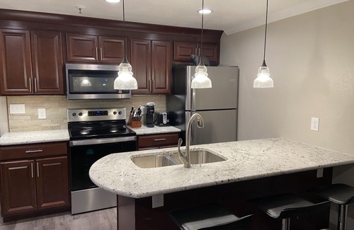 Snowshoe Condo | Remodeled Condo! Ski-in/Ski-out 2BR washer/dryer, Large Deck, Bike Storage