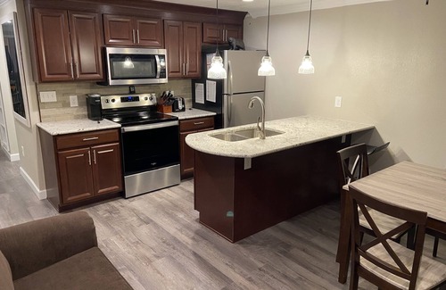 Snowshoe Condo | Remodeled Condo! Ski-in/Ski-out 2BR washer/dryer, Large Deck, Bike Storage
