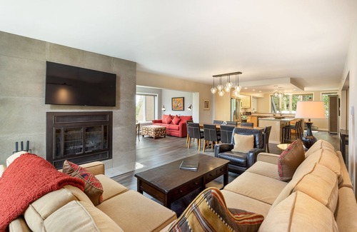 Keystone Condo | Remodeled Condo w/Stunning Corner Views of Snake River, Pool & Hot Tub Access