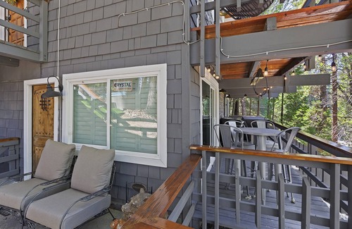 Twin Peaks Ski Chalet | Remodeled, Cozy Chalet w/Hot Tub, fire pit & Central A/C & Heat