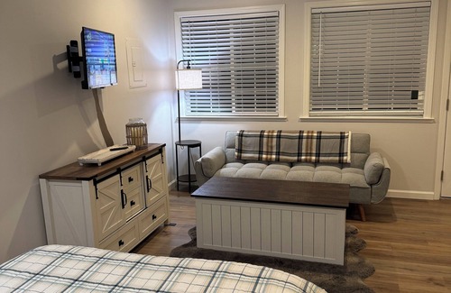 Salinas House | Remodeled Cozy Retreat Close to Downtown Salinas & 25 mins to Monterey