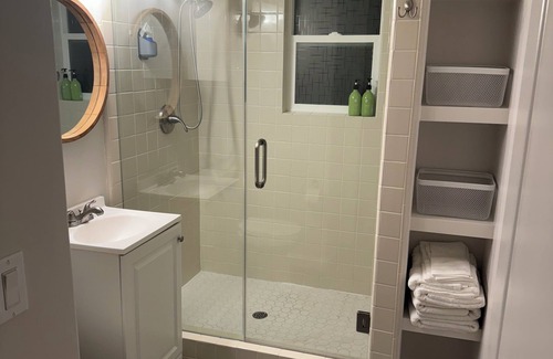 Salinas House | Remodeled Cozy Retreat Close to Downtown Salinas & 25 mins to Monterey