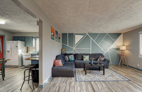 Council Bluffs House | ☯ Remodeled Duplex Minutes to Downtown & Riverside