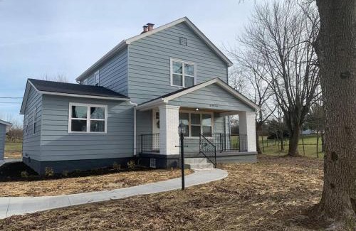 Otterbien Home House | Remodeled Farm House with Plenty of Charm