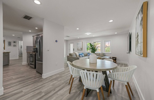Bay Isle House | REMODELED, Heated Pool and Spa, POOL Table, games, bikes included!