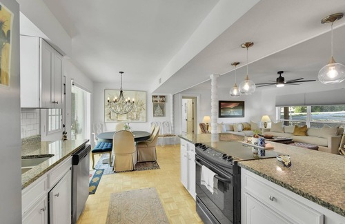 Hilltop Lakes Resort | Remodeled Hill top lake house