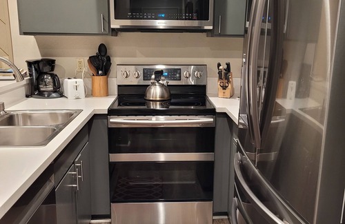 Majestic Pines Condo | Remodeled Modern Mountain Condo 1BR/Loft/2BA with Garage - near village