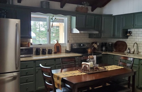 Townsend Cabin | Remodeled Northwoods Lakefront Retreat- 85' of Lake Frontage on Horn Lake